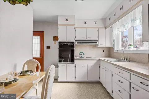 Kitchen - 409 Arch St, Delran, NJ 08075 photo 4 of 5