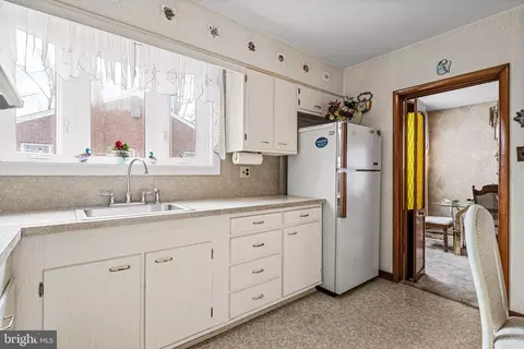 Kitchen - 409 Arch St, Delran, NJ 08075 photo 2 of 5