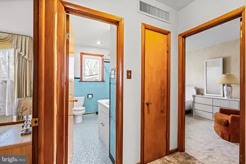 Entry Way - 409 Arch St, Delran, NJ 08075 photo 1 of 2