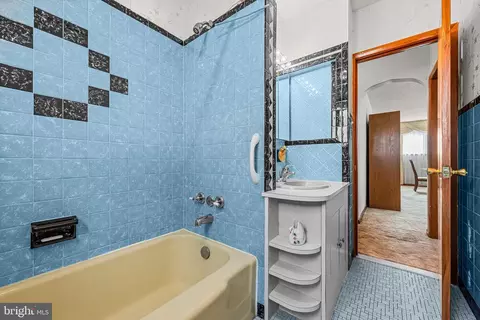 Bath - 409 Arch St, Delran, NJ 08075 photo 1 of 2