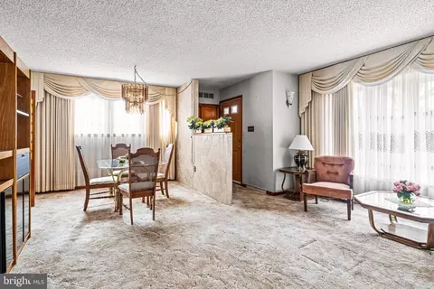 Living - 409 Arch St, Delran, NJ 08075 photo 2 of 4