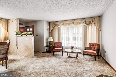 Living - 409 Arch St, Delran, NJ 08075 photo 1 of 4