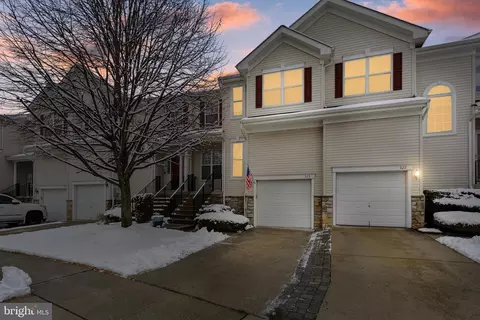 325 Huntington Dr, Delran, NJ 08075