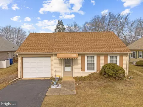 17 Marlborough Dr, Southampton, NJ 08088