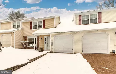 103 Calderwood La, Mount Laurel, NJ 08054