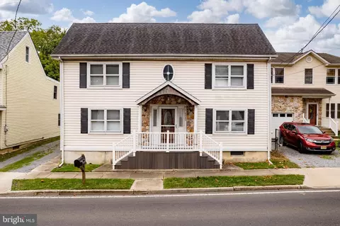 24582 E Main St, Columbus, NJ 08022