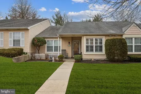 1337 Thornwood Dr, Mount Laurel, NJ 08054
