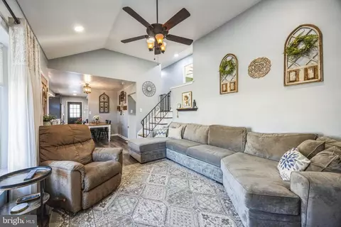 Entry Way - 833 Drexel, Delran, NJ 08075 photo 1 of 8