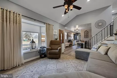 Entry Way - 833 Drexel, Delran, NJ 08075 photo 2 of 8