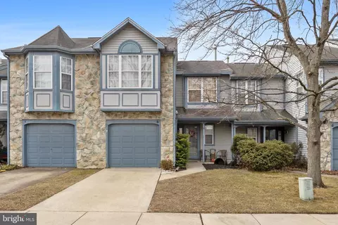 6 Knighton Ln, Mount Laurel, NJ 08054