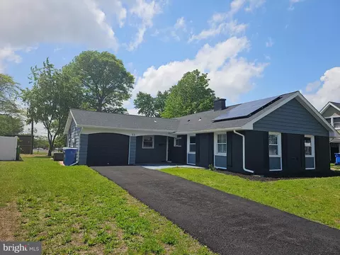 55 Bartlett Ln, Willingboro, NJ 08046