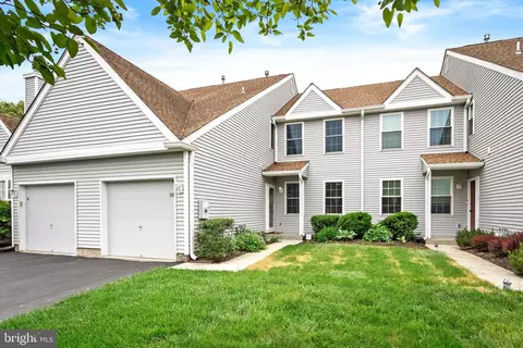 33 Hemlock Ct, Bordentown, NJ 08505