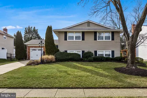 711 Hunters La, Mount Laurel, NJ 08054