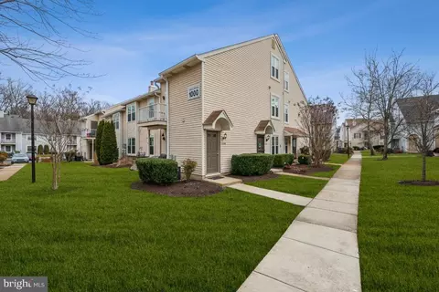 1004 B Ralston Dr, Mount Laurel, NJ 08054
