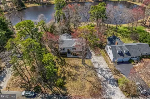 18 Friar Tuck Dr, Medford, NJ 08055