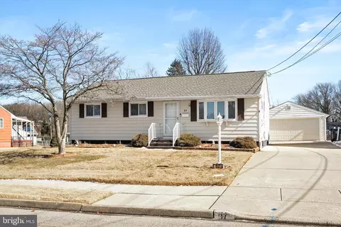 17 Brook Ln, Bordentown, NJ 08505