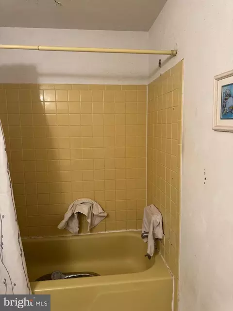 Bath - 184 Forge Rd, Delran, NJ 08075 photo 2 of 3