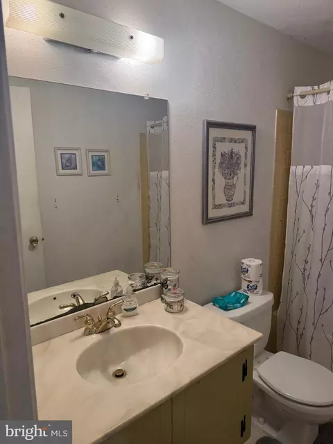 Bath - 184 Forge Rd, Delran, NJ 08075 photo 3 of 3