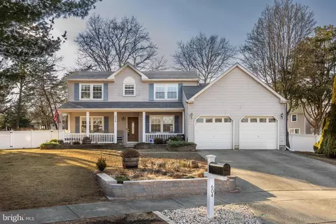 604 Ashberry Ct, Mount Laurel, NJ 08054