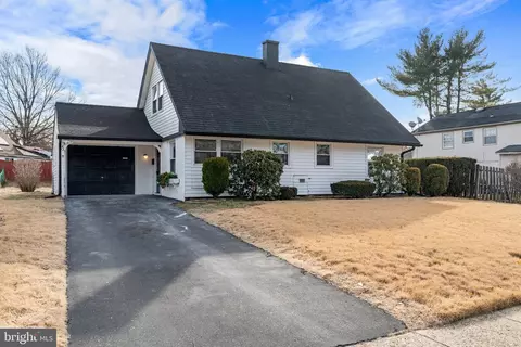 42 Millstone Ln, Willingboro, NJ 08046