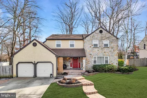 26 Whitechapel Dr, Mount Laurel, NJ 08054