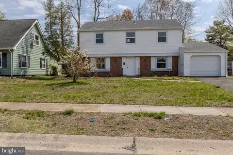 8 Buxmont Ln, Willingboro, NJ 08046