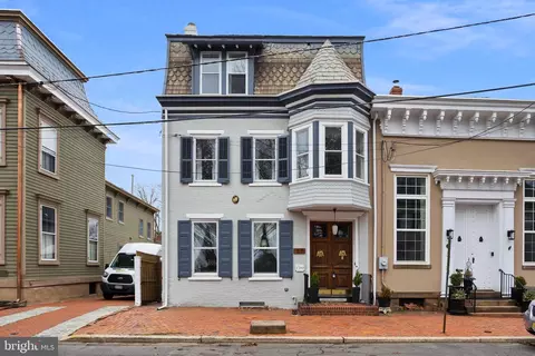 27 Farnsworth Ave, Bordentown, NJ 08505
