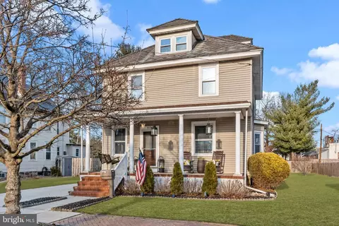 517 Cinnaminson St, Riverton, NJ 08077