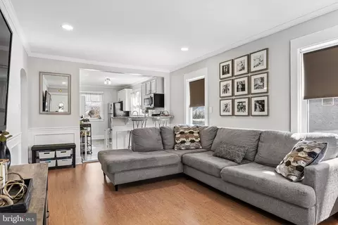 Entry Way - 47 N Maple Ave, Maple Shade, NJ 08052 photo 1 of 3