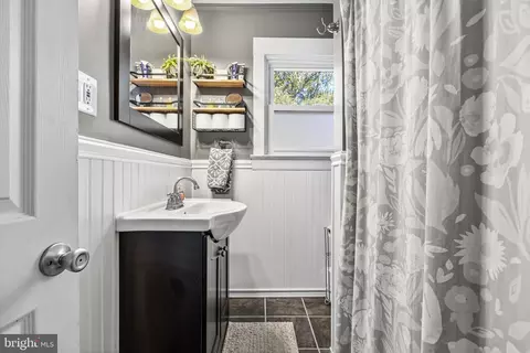 Bath - 47 N Maple Ave, Maple Shade, NJ 08052 photo 1 of 1