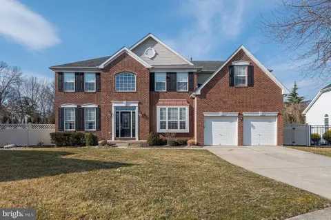 7 Lansbury Cir, Hainesport, NJ 08036
