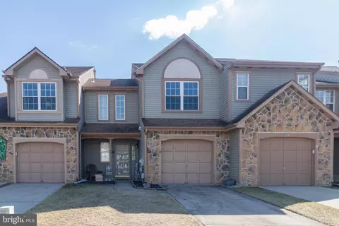 28 Claver Hill Way, Mount Laurel, NJ 08054