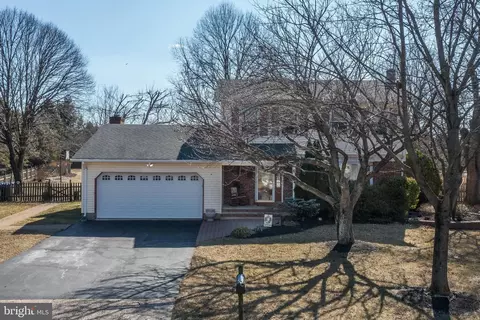 5 Carty Dr, Bordentown, NJ 08505
