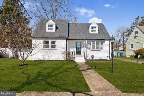 217 W Front St, Palmyra, NJ 08065