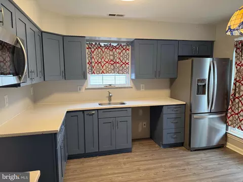 Kitchen - 405 Aster Pl, Mount Laurel, NJ 08054 photo 2 of 3