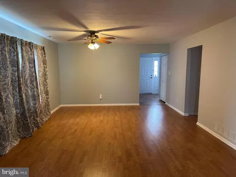 Living - 405 Aster Pl, Mount Laurel, NJ 08054 photo 3 of 4