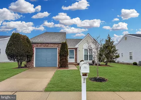 405 Aster Pl, Mount Laurel, NJ 08054