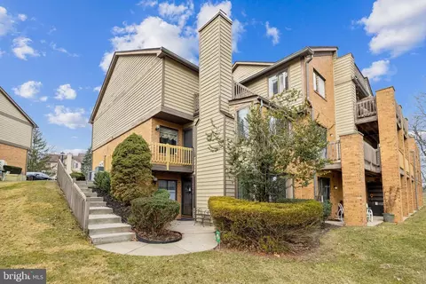 810 Augusta Cir, Mount Laurel, NJ 08054