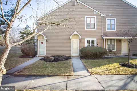 141 Bradford Ct # A, Mount Laurel, NJ 08054