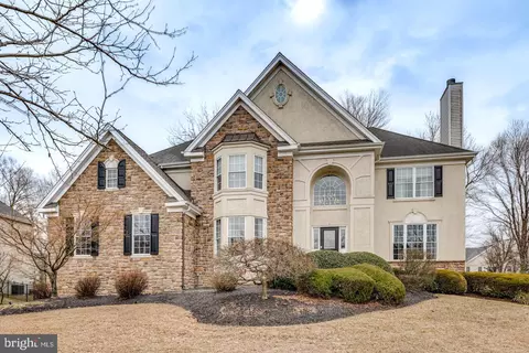 4 Foxcroft Way, Mount Laurel, NJ 08054