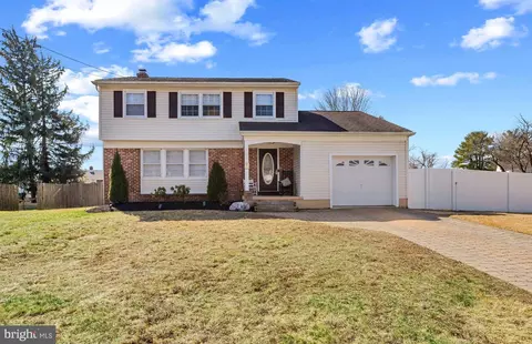 107 Flintlock Ln, Marlton, NJ 08053