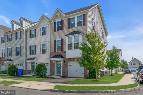 18 Ella Ln, Mount Holly, NJ 08060