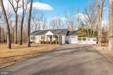 3 Holly Park Dr, Tabernacle, NJ 08088
