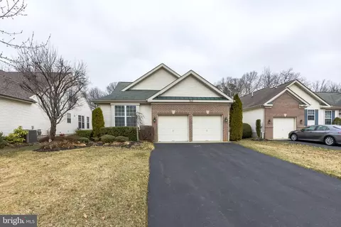 142 Glengarry Ln, Hainesport, NJ 08036