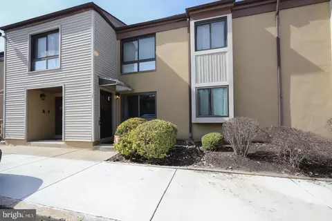 15 Ashley Ct, Marlton, NJ 08053
