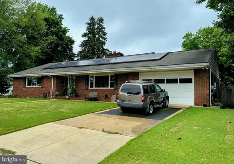 905 Burcliff St, Roebling, NJ 08554