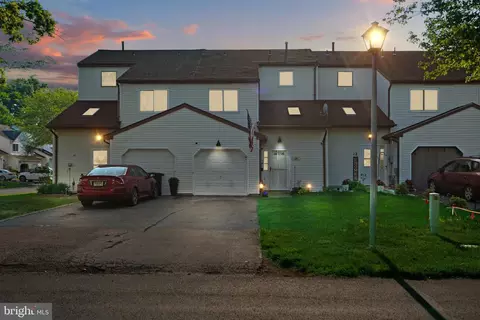 14 Cinnamon Dr, Lumberton, NJ 08048