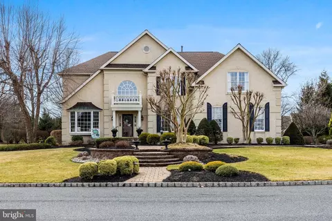 248 Country Club Dr, Moorestown, NJ 08057