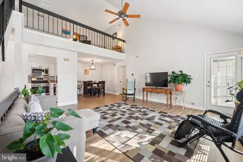 502 B Harwood Ct, Mount Laurel, NJ 08054