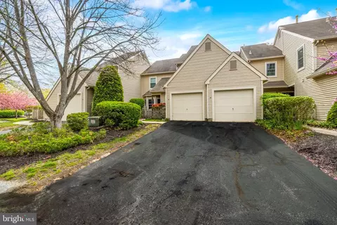 84 Woodlake Dr, Marlton, NJ 08053